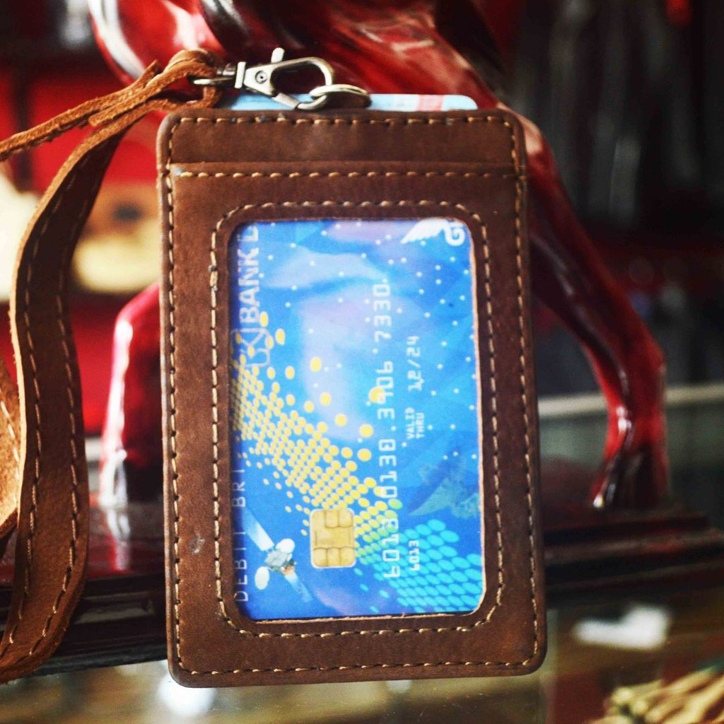 ID CARD HOLDER / NAME TAG / GANTUNGAN ID CARD KULIT SAPI ASLI CRAZY HORSE WARNA COKLAT TUA