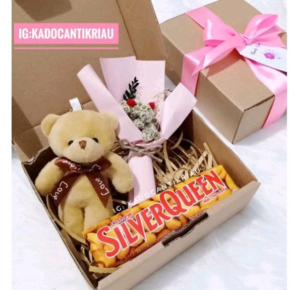 Kado mini boneka teddy bear buket bunga hand sanitizer hampers new normal ulang tahun pacar cewek cowok natal birthday gift box hadiah lucu unik ultah valentine CNY lebaran graduation wisuda sempro semprotulation sahabat teman murah laris cantik aesthetic