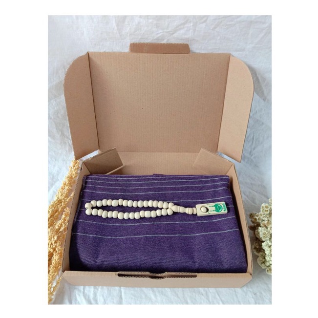 

Kado Cowok Special Sarung Gifh Box Hampers Alat Ibadah / Kado Guru / Kenangan Kenanga /Hadiah Cowok