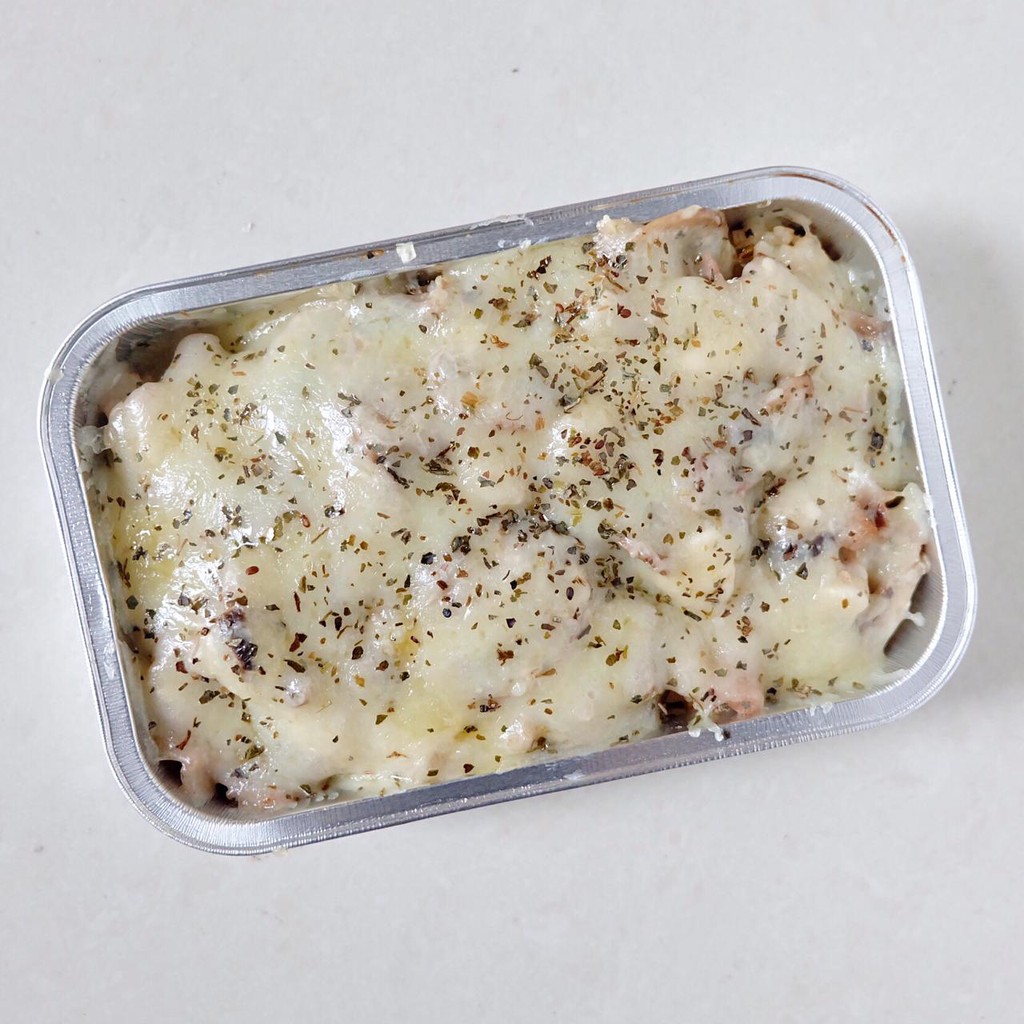 

BEEF WITH MUSHROOM CREAM WITH MOZARELLA CHEESE