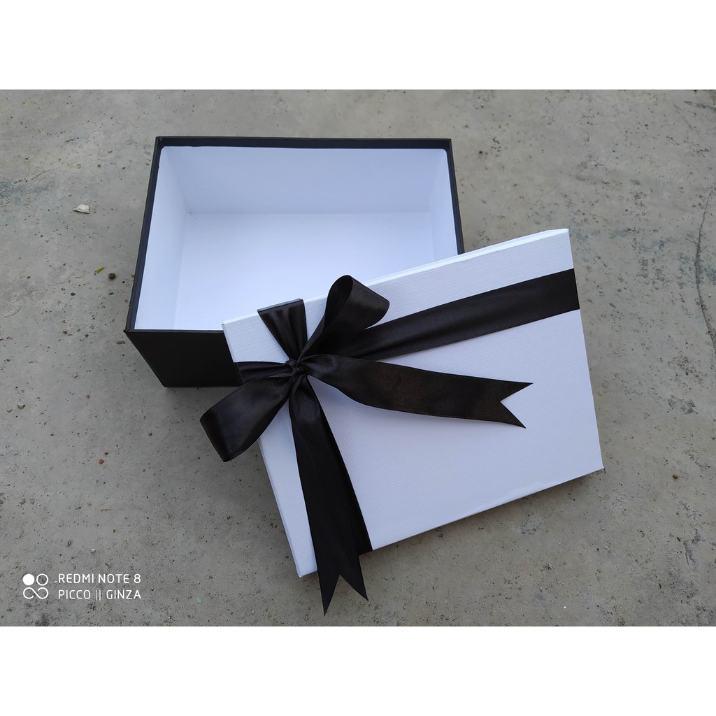 

KOTAK KADO 25x20x8cm || giftbox hamper || Box || Gift Box || Hoodie