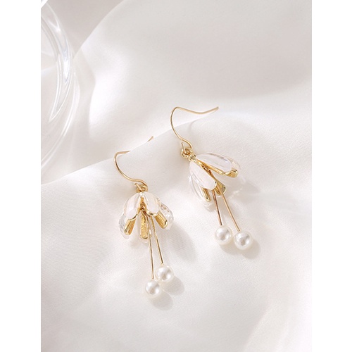 LRC Anting Gantung Fashion Golden Petal Pearl Tassel Earrings P58240