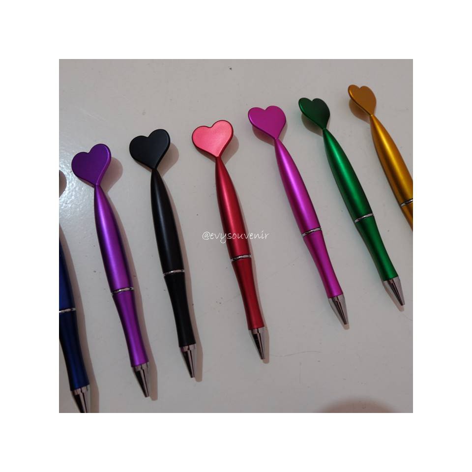 

Souvenir Pen Love, Rp. 125.000 / 50 pcs