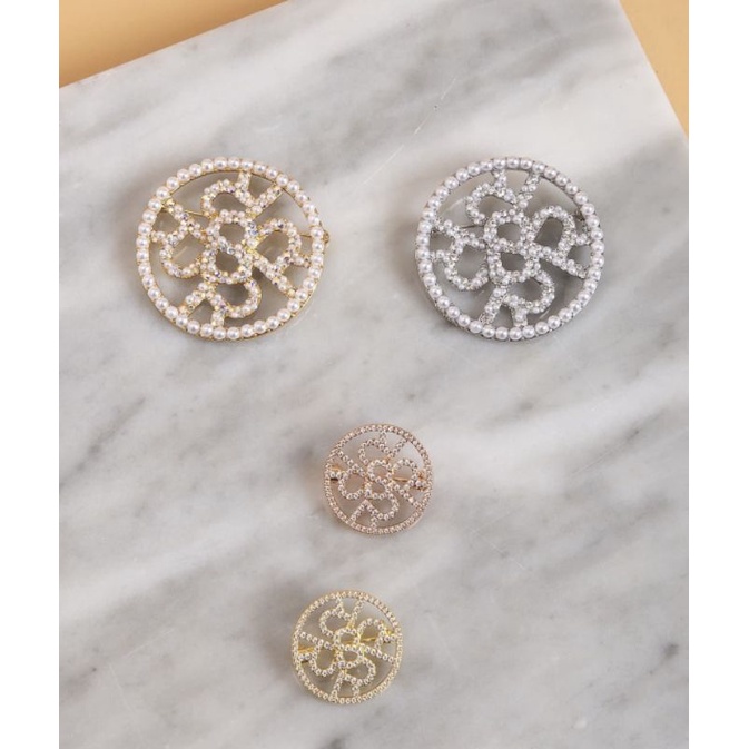 The Xanadu Brooch Buttonscarves X Riamiranda