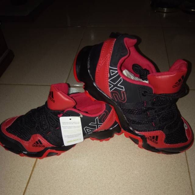 Sepatu adidas AX2
