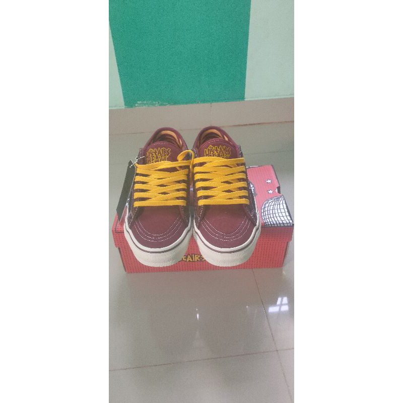 BEAZT X THE UPSTAIRS "MARTIAN" Size 44 BNIB