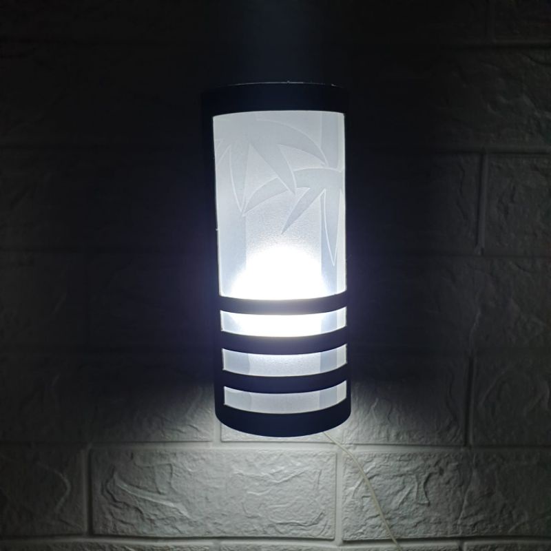 Lampu hias dinding rumah