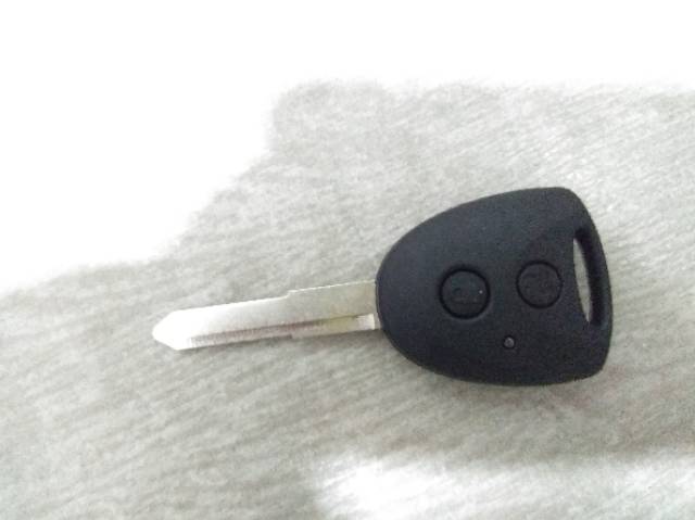 Kunci remote Daihatsu sigra original.