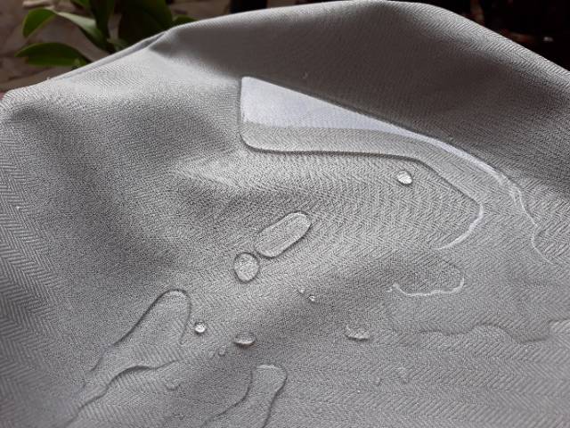 Sarung Helm Waterproof Tebal dan Halus