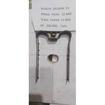 

pisau cutter potong plastik