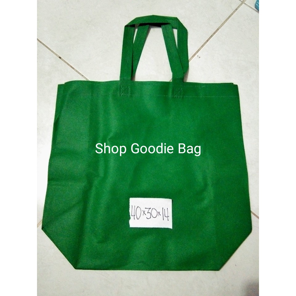 

iDk90 Tas Spunbond Handle Box Model Landscape UK 40x30x14 Harga Per Lusin / Goodie Bag / Tas Kain