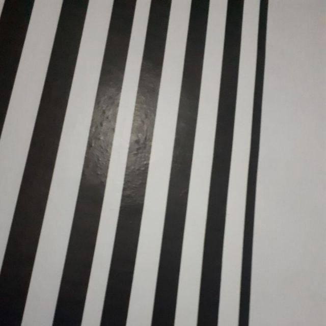 Grosir Murah_wallpaper Sticker Dinding Ruang Tamu, Kamar Kantor Garus Hitam Putih 10mx45cm Elegan