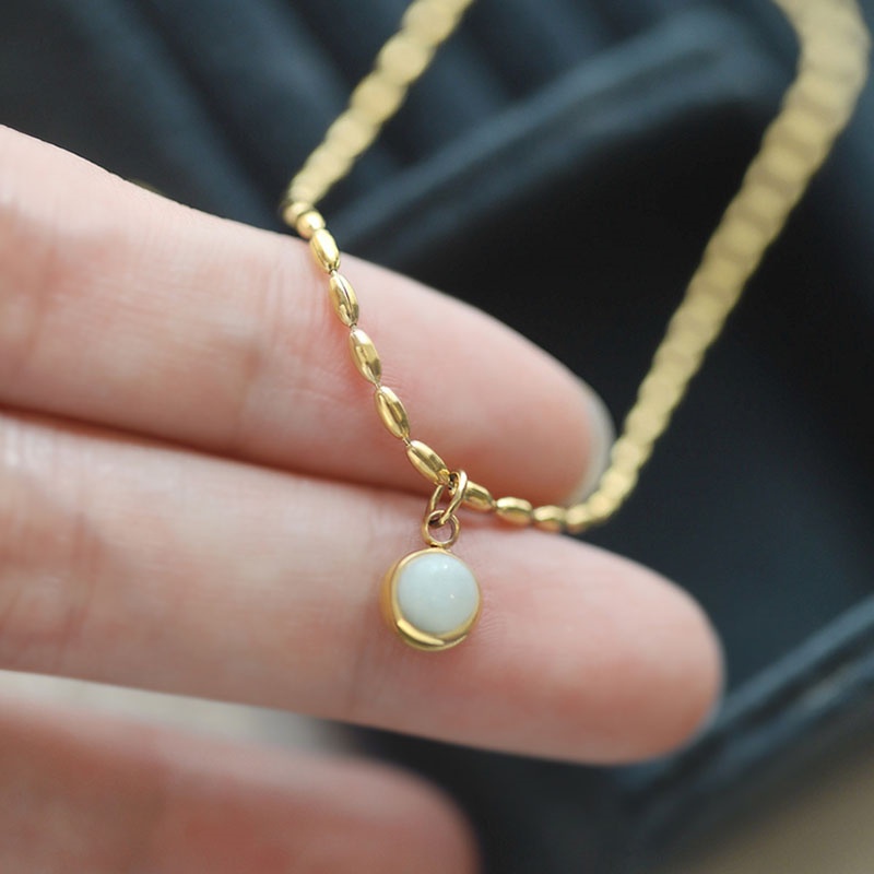 Kalung Rantai Liontin Batu Giok Hetian Alami Bentuk Bulat Warna Emas Untuk Wanita