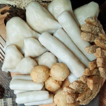 

Paket Bersama Keluarga(4 pempek Kapsel 4 Pempek Lenjer Besar 17 Pempek Kecil Campur Bisa diMix)