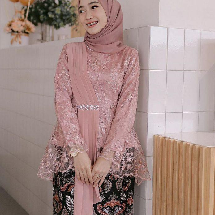 Harga Diskon 03 Baju Couple Kebaya Brokat Baju Kondangan Baju Tunangan Sarimbit Wid B Shopee Indonesia