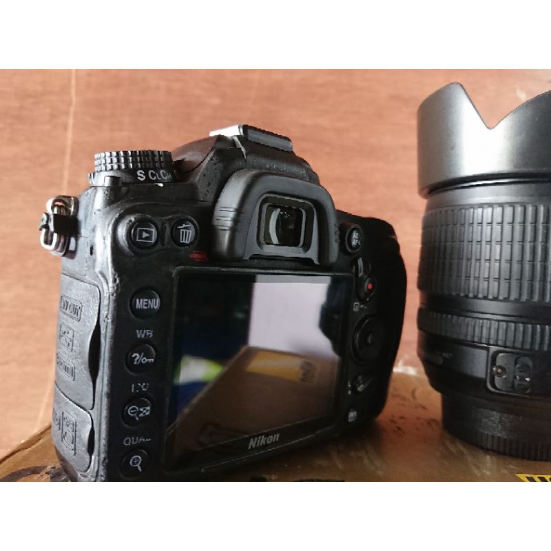 nikon d7000 + lensa 18-105 mm