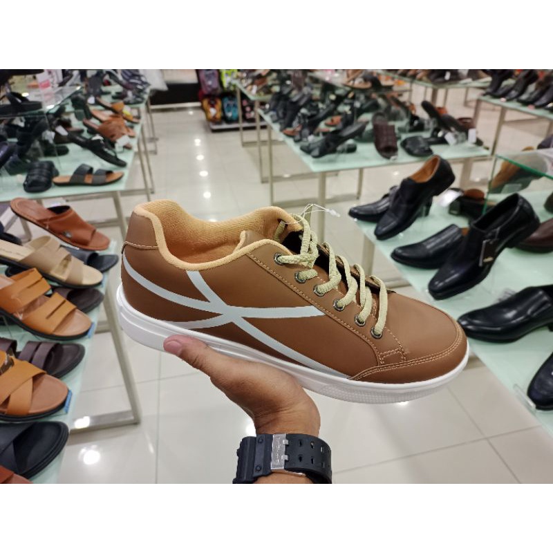 Sneaker pria Yongki Komaladi original