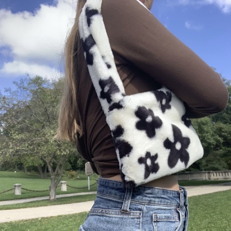 fluffy daisy bag