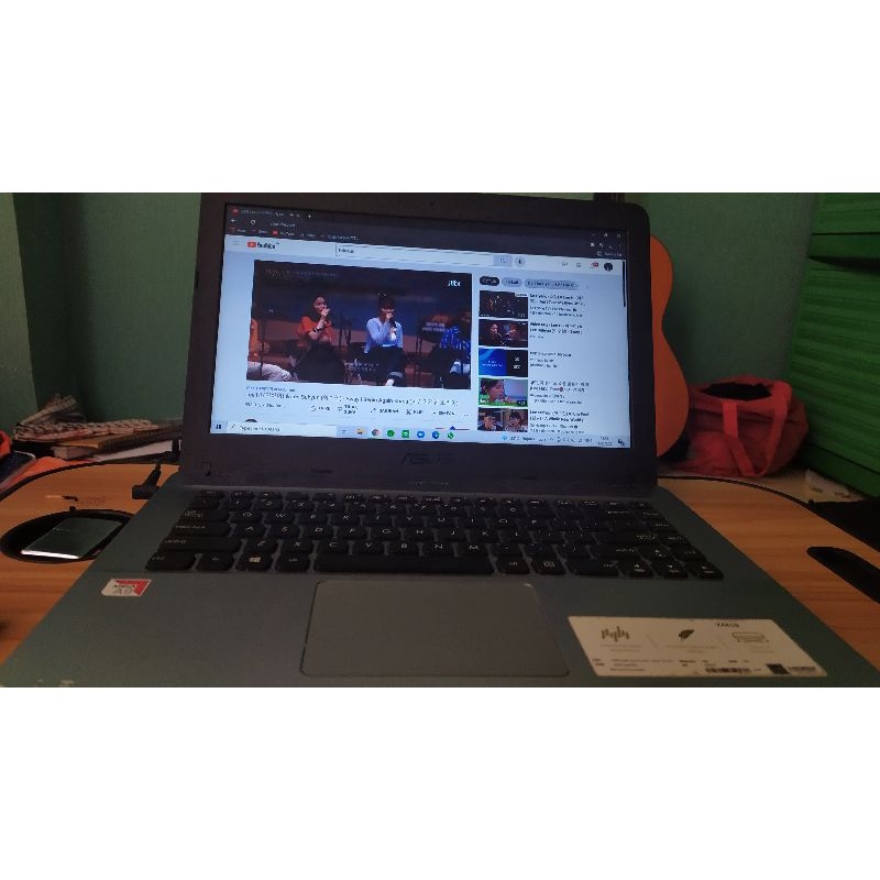 ASUS X441BA - AMD A9-9425 - 4GB - 1TB - ATI R5 - 14" - WIN10 - RESMI - SILVER
