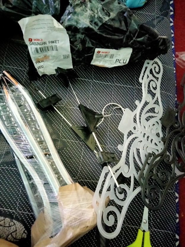 Hanger Gantungan Batik / Hanger Model Kupu-kupu / Gantungan Baju Kupu-kupu