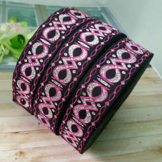

PER METER,PITA BORDIR WARNA FANTA DEGRADASI WARNA SILVER LEBAR 2.5CM