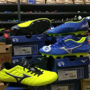 sepatu bola mizuno rebula v3
