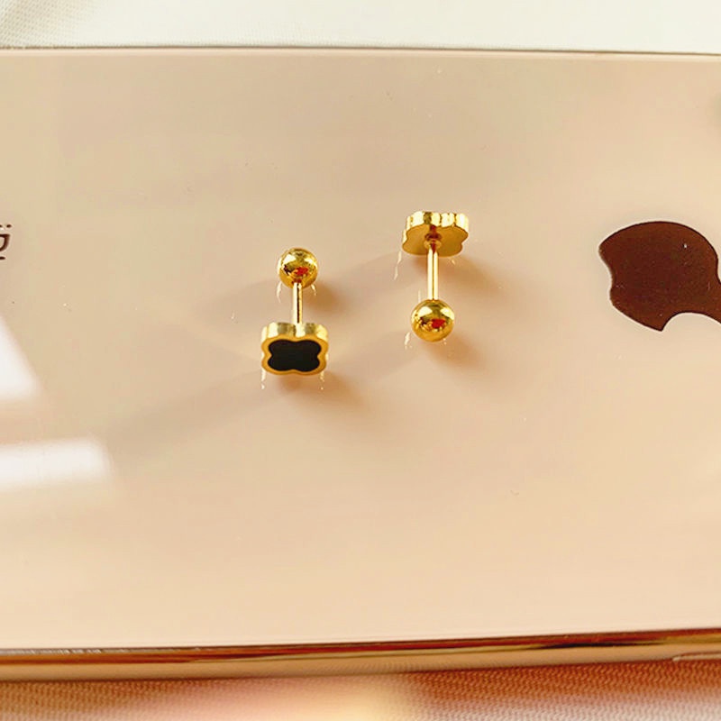 Anting Bahan Titanium Steel Anti Pudar Bentuk Clover