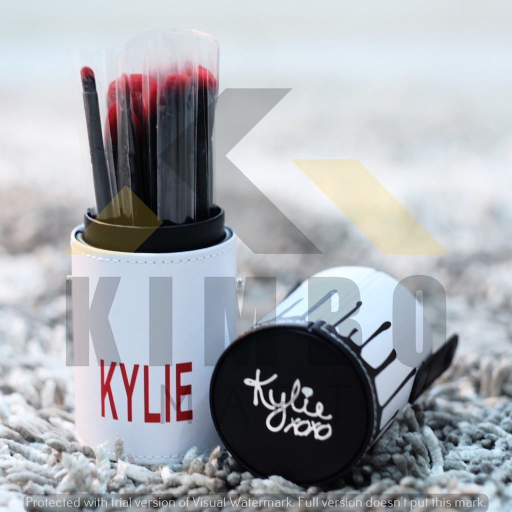 KYLIE BRUSH SET FOR MAKE UP (BLACK)