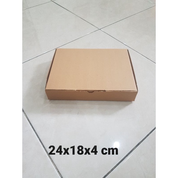 

Kardus Box uk. 24x18x4 cm Kotak Karton Die Cut