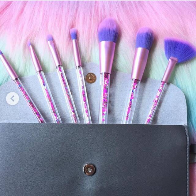 

Brush gliter ungu elegan