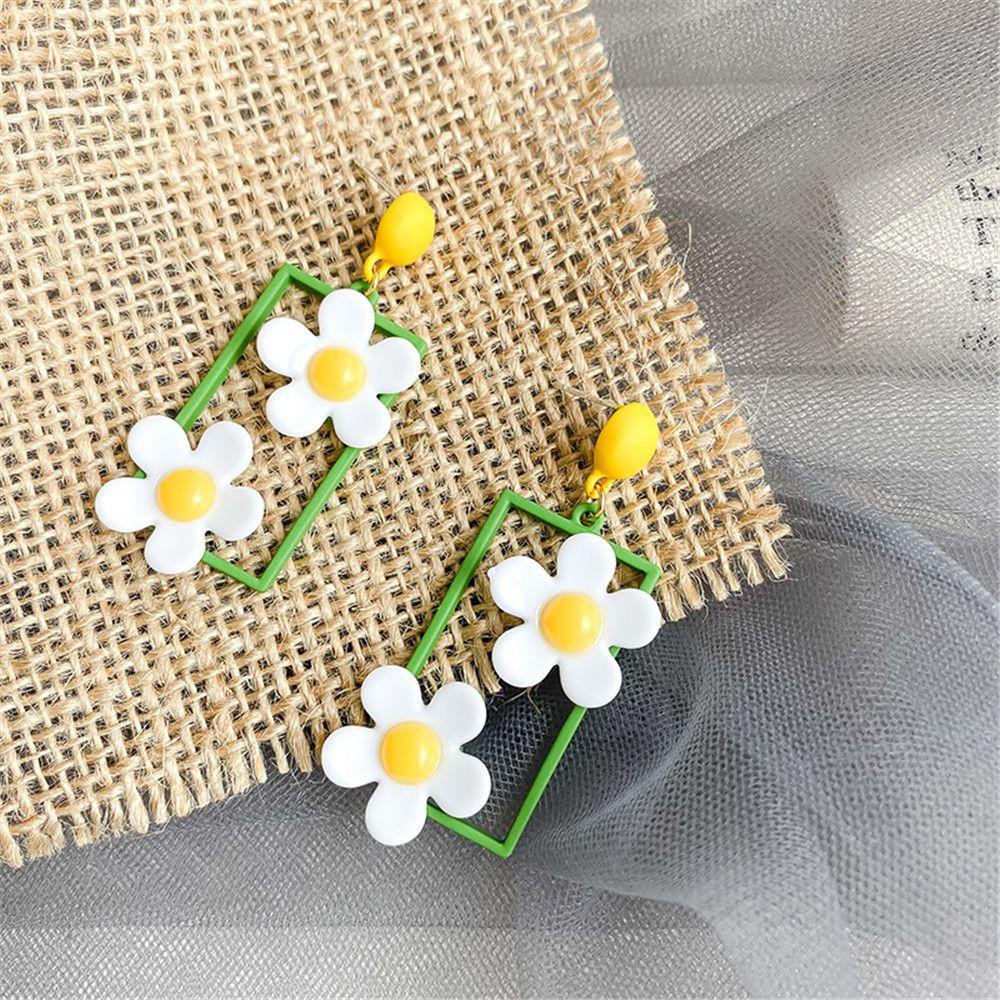 Anting LILY Juntai Fashion Bunga Daisy Lucu