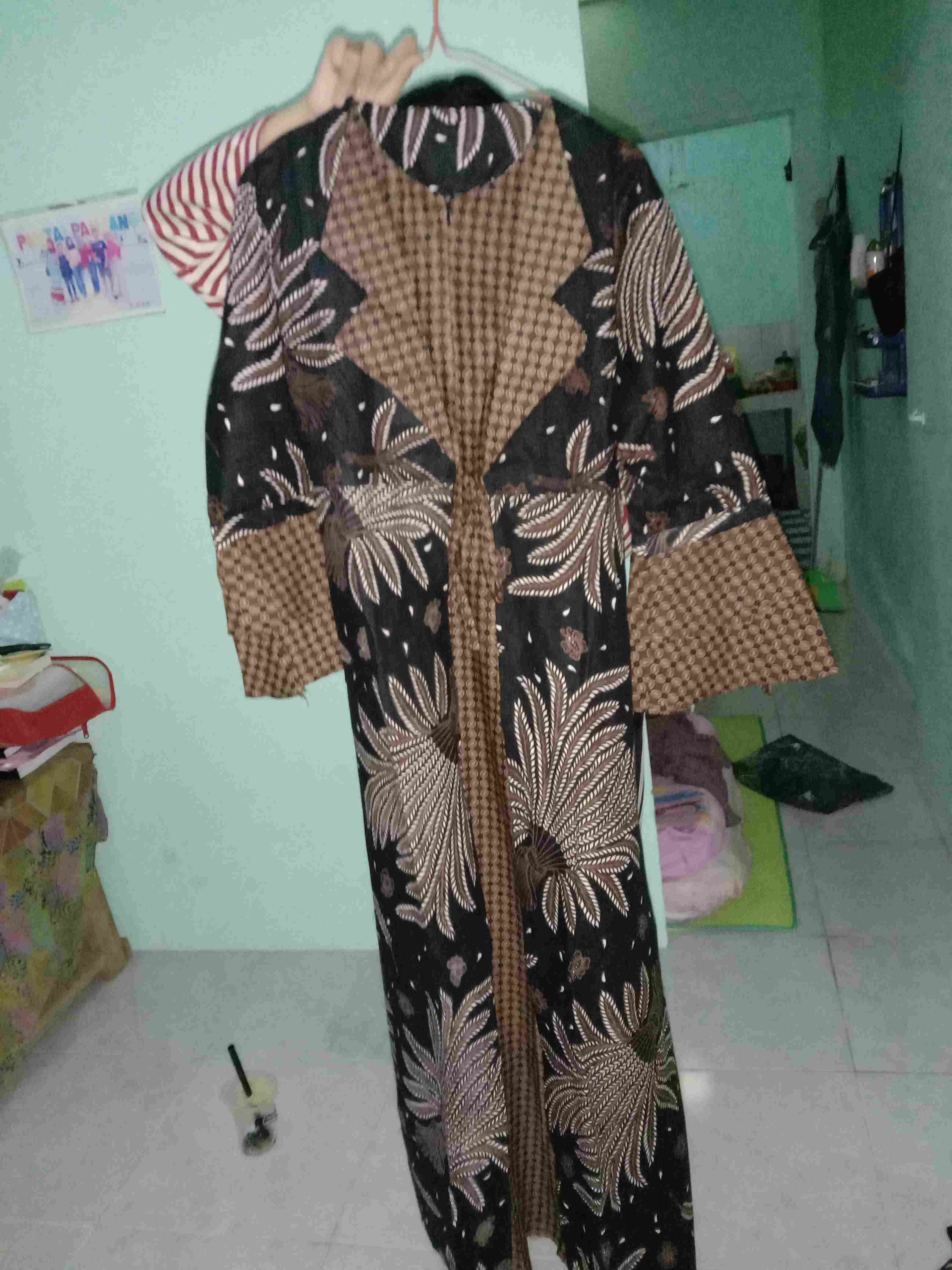 Batik Couple Keluarga • Batik Couple Keluarga Sania Ruffle Ori Ndoro Jowi Motif Dimensi Abu