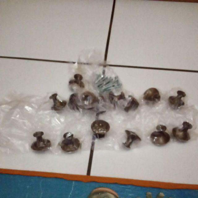 1 Brass Knob / Tarikan Laci Kuningan - Flat Round Brass Flower