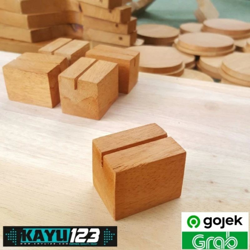 

WOODEN CARD HOLDER UKURAN 3X3X3 CM (WCH-04)