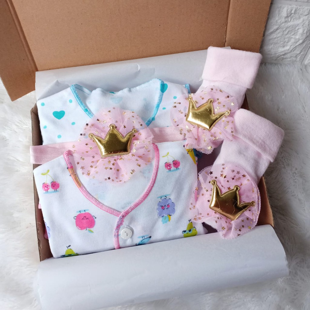 PAKET HAMPERS KADO BAYI set selimut baju bayi sepatu bayi bandana