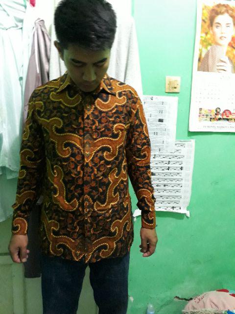 Kemeja Batik Pria Lengan Panjang Motif Mahkota