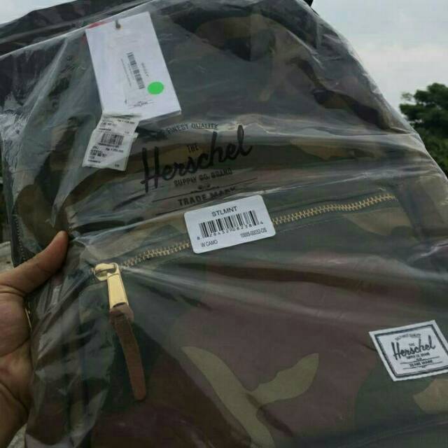 herschel Settlement woodland camo 23L