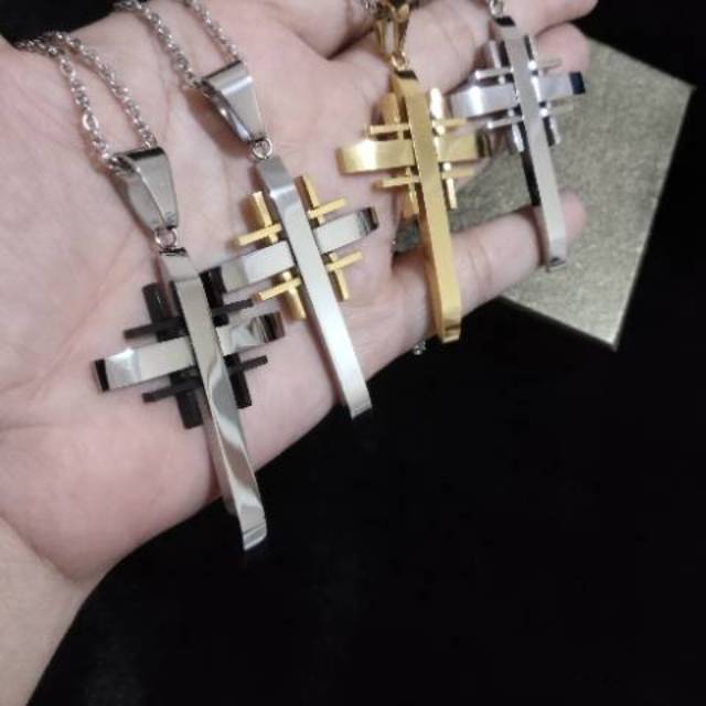 Kalung salib pria besar titanium. aneka warna