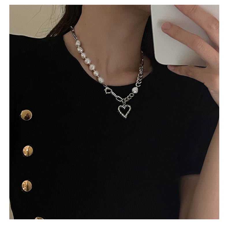 Kalung Rantai Klavikula Desain Hati Aksen Mutiara Bahan Stainless Steel Gaya Hip Hop Korea
