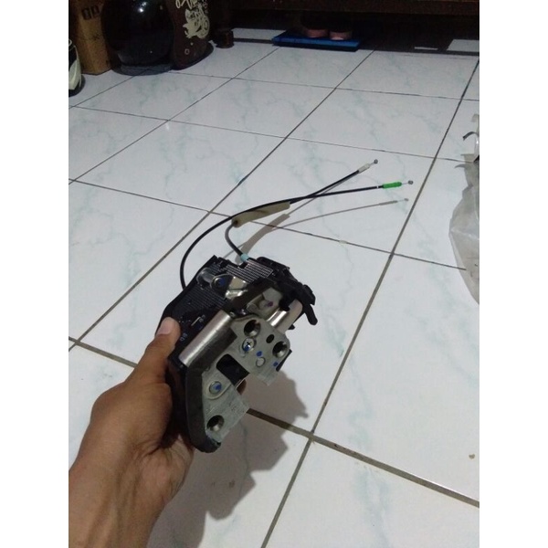 doorlock pintu tengah ertiga (kanan)