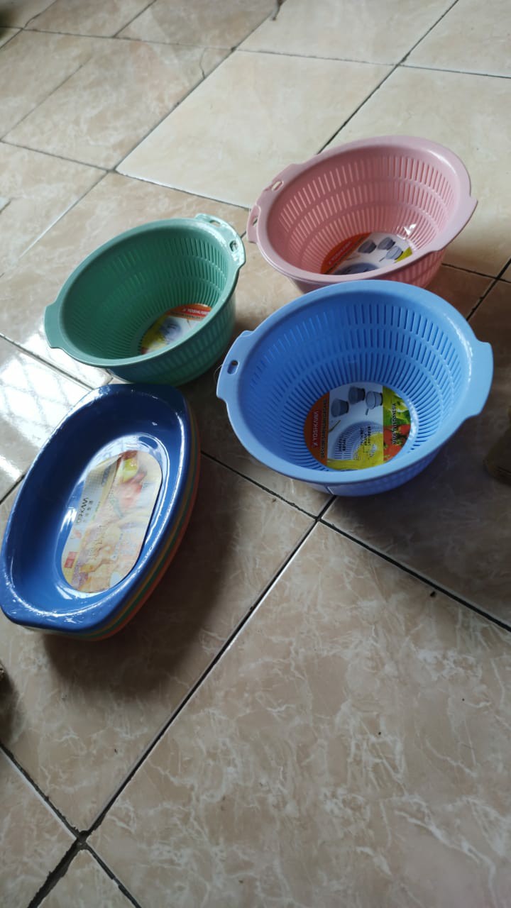 Yoshikawa Piring Plastik 24x17x4 Cm Set Isi 4 P0114 Warna Random