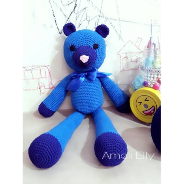 Boneka rajut beruang