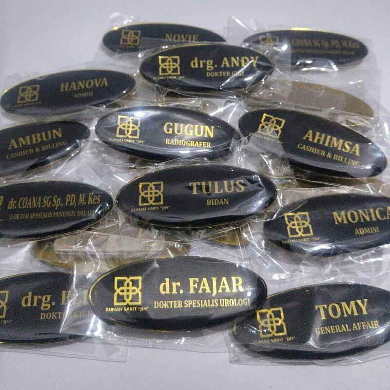 

NAMA DADA/ NAMETAG KUNINGAN, AKRILIK