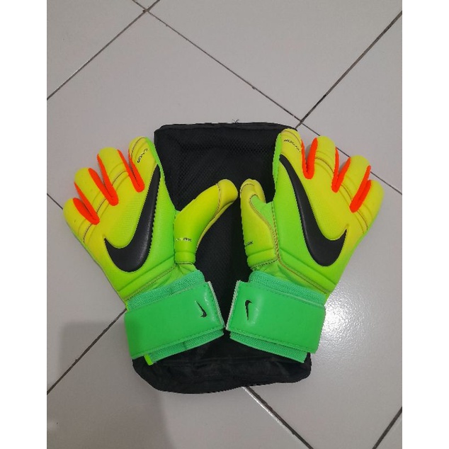 Sarung tangan kiper nike sgt