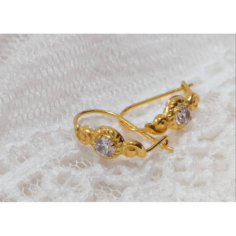 Anting Knip Mata Putih Ukir Emas Muda 1/2 gr