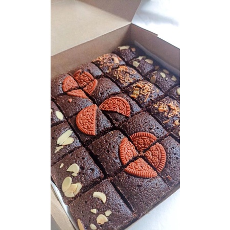 

Fudgy brownies panggang sekat