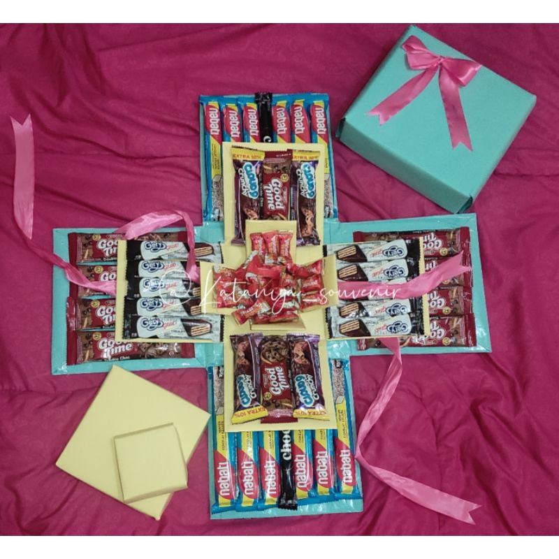 

Gift Box Suprise Snack