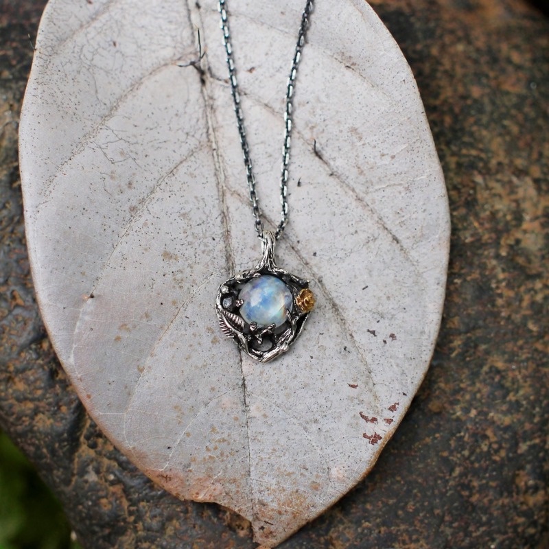 [Ready Stock]Fashion Creative Colorful Synthetic Moonstone Rose Pendant Vintage Leaves Necklace