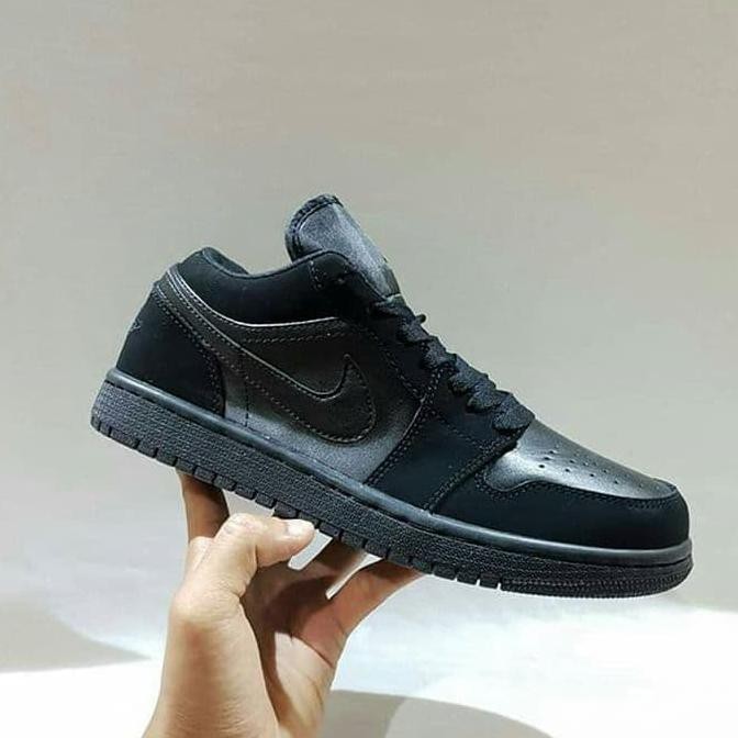 ⭐⭐ SUPPLIER SEPATU OLAHRAGA WANITA⭐⭐ NIKE AIR JORDAN 1 LOW TRIPLE BLACK PREMIUM STOK