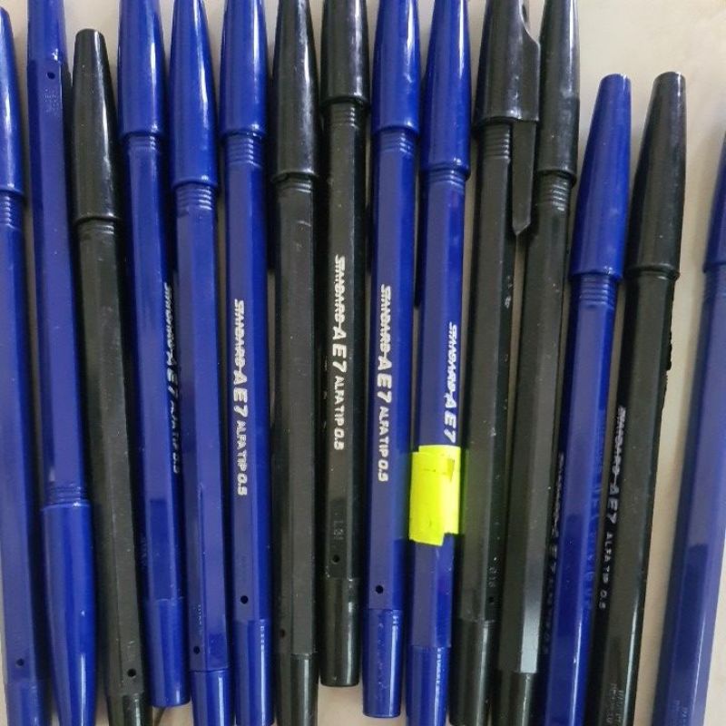 

pulpen standard AE 7 biru